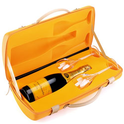 Veuve Clicquot Brut Champagne (750 ml.) With Gift box with 2 matching glasses
