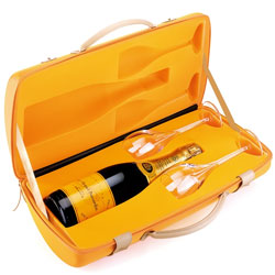 Veuve Clicquot Brut Champagne (750 ml.) With Gift box with 2 matching glasses